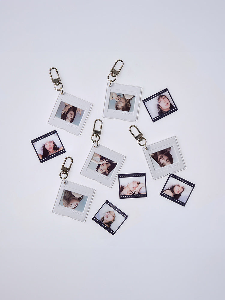 (G)I-DLE SLIDE FILM KEYRING (2 TYPE) 0 VER. SOYEON
