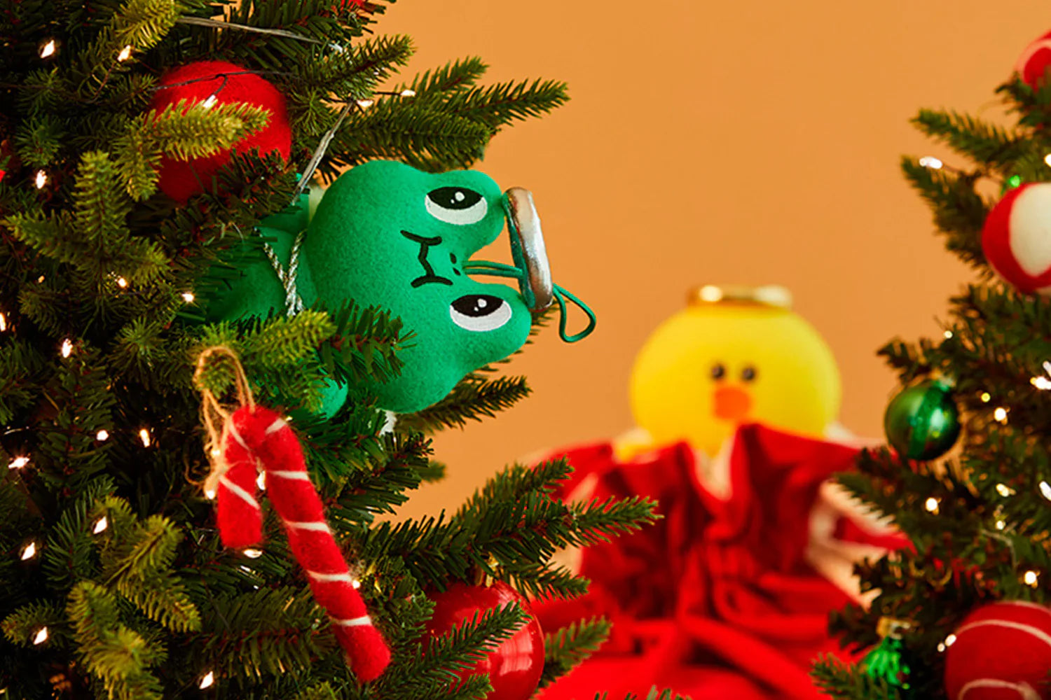 LINE FRIENDS SALLY HOLIDAY MINI ORNAMENT